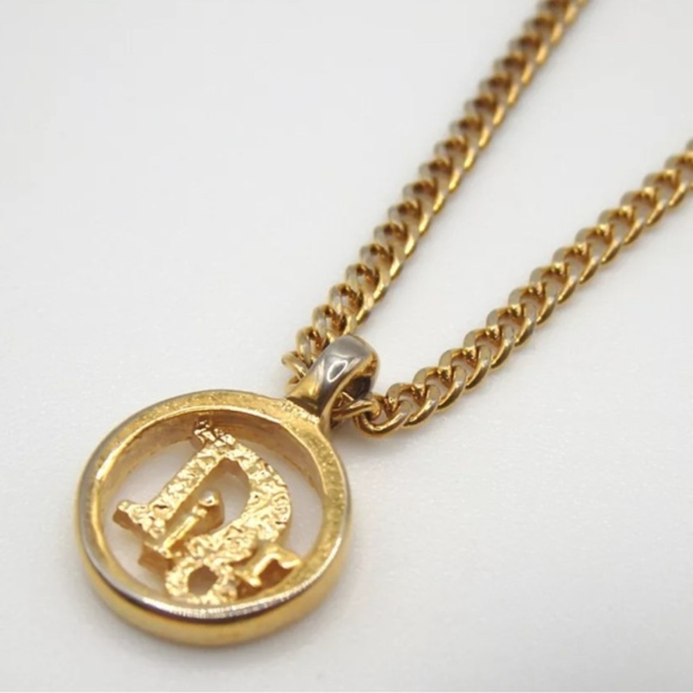 CHRISTIAN DIOR CIRCLE LOGO NECKLACE EUC